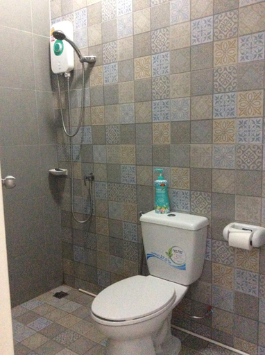 Bathroom 3, Amaretto Hostel, Phunphin