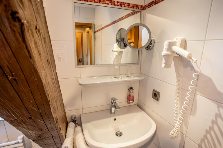 Bathroom 5, Burg Colmberg Hotel, Ansbach