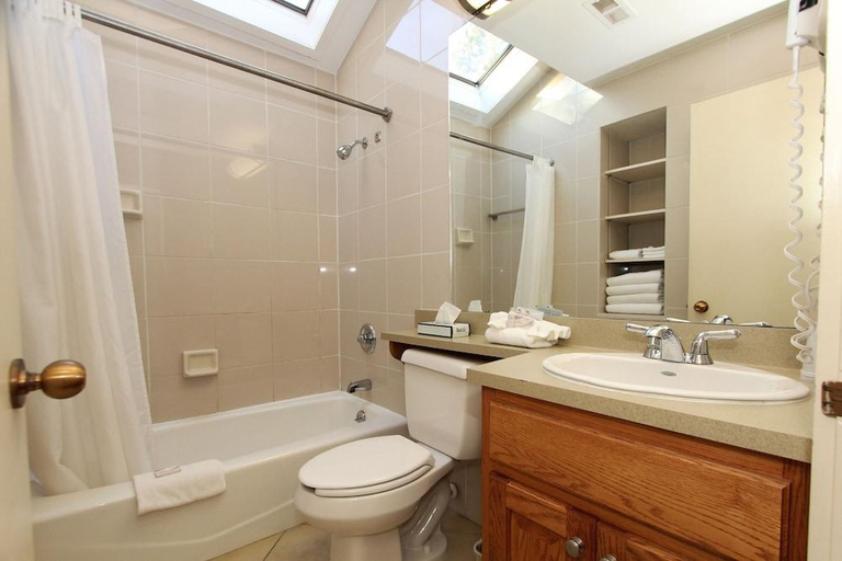 Bathroom 4, Kenlake State Resort Park, Marshall