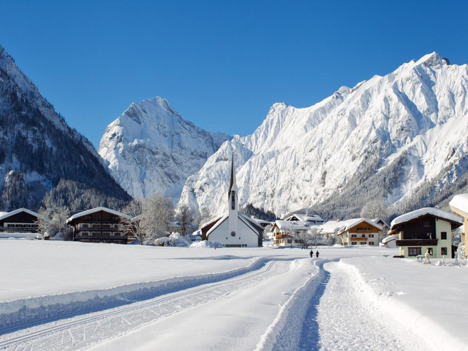Others 3, Apartment in Achensee with Stunning Lake Views, Schwaz