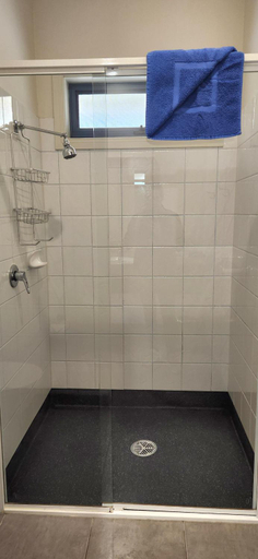 Bathroom 2, Motel On A'Beckett, Bass Coast  Bal