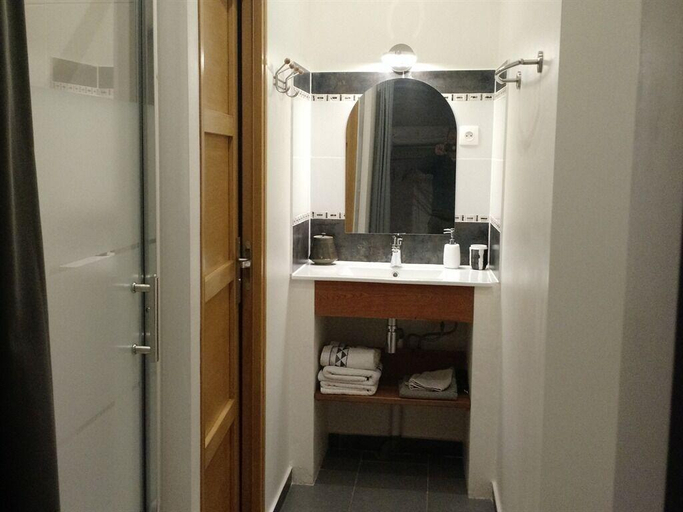 Bathroom 2, Le Clos de la Salamandre, Lot