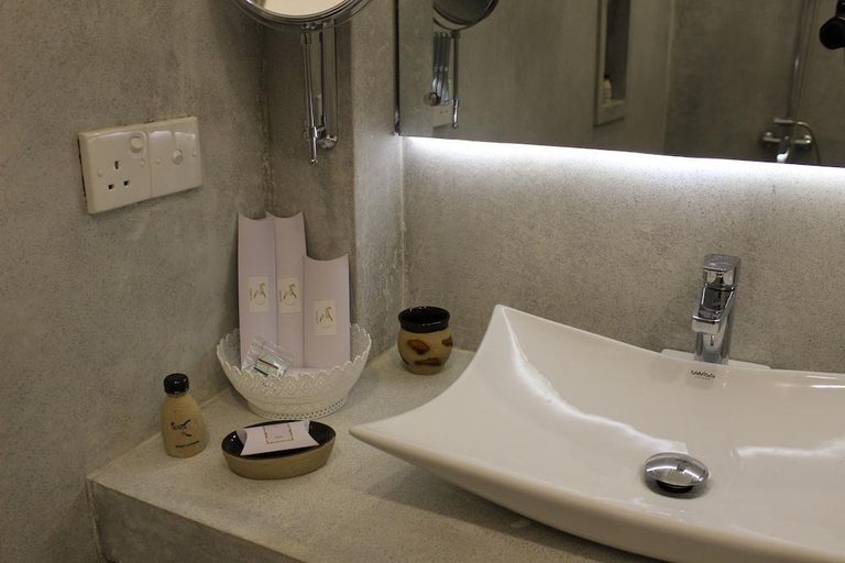 Bathroom 4, Heaven By O, Habaraduwa