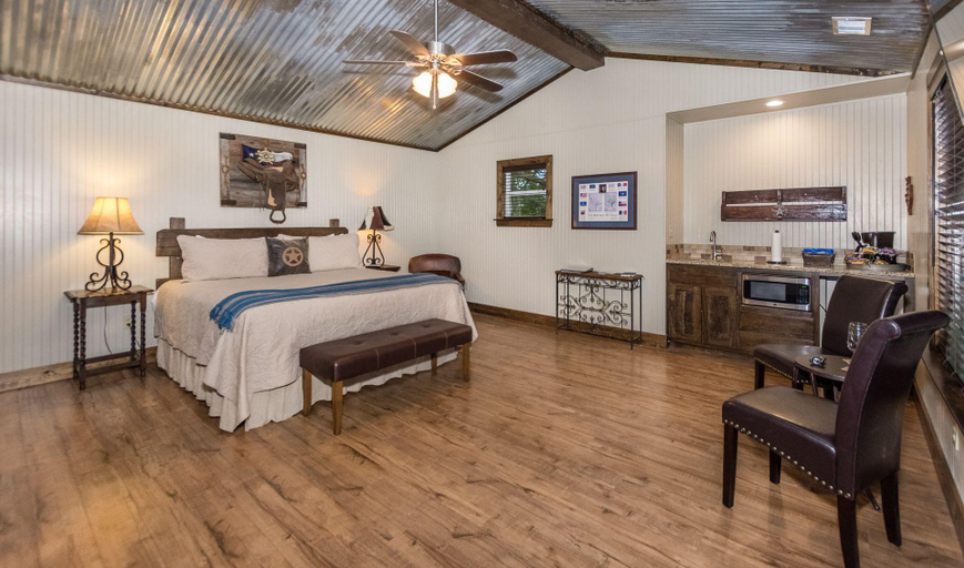 Bedroom, Vineyard Trail Cottages- Adults Only, Gillespie