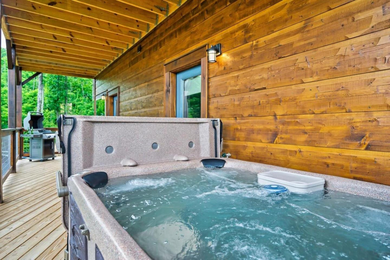 3, NEWLY BUILT Amazing View Chalet Perfect Location, Sevier