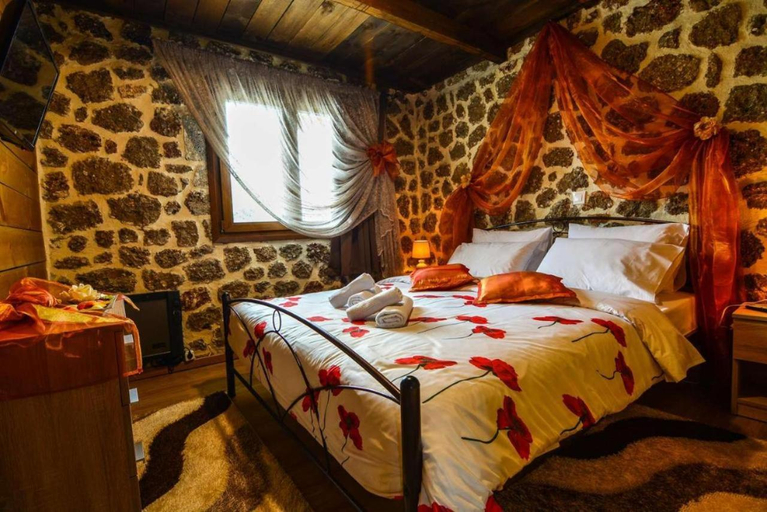 3, Katoikies Aiolos, Peloponnese