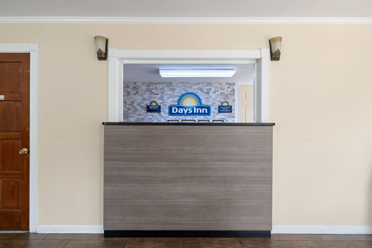 Public Area 2, Days Inn by Wyndham Canton, Cherokee