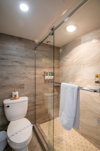 Bathroom 5, Clarenville Inn, Division No. 7
