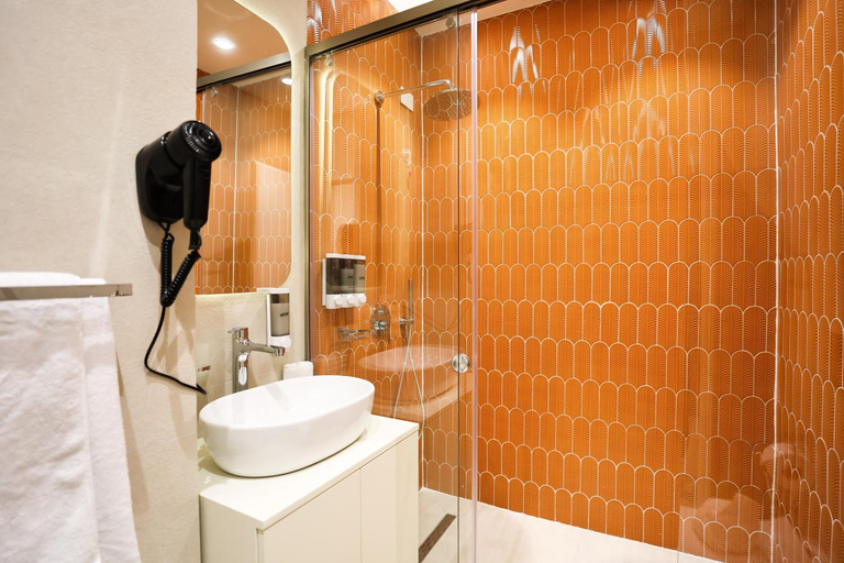 Shower 2, A Gallery Shkoder, Shkodrës