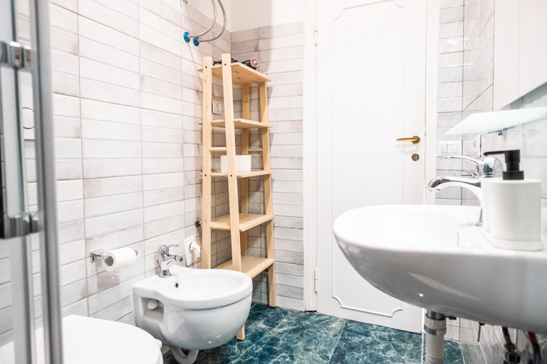 Bathroom 3, Apartment by the Colosseum - White Chic Flats, Roma