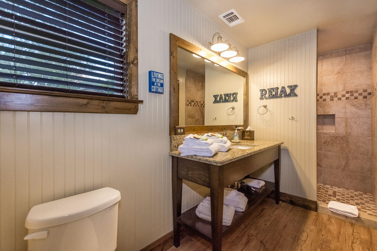 Bathroom 3, Vineyard Trail Cottages- Adults Only, Gillespie