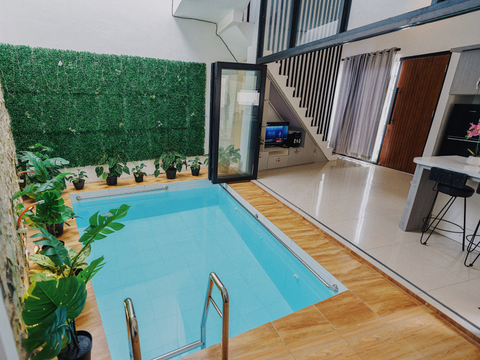 Others 2, TITANIUM 9 Villa, Malang