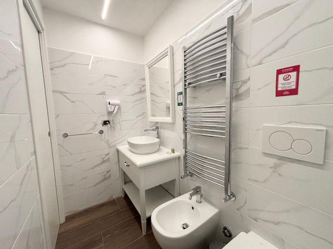 Bathroom 2, San Siro House, Milano
