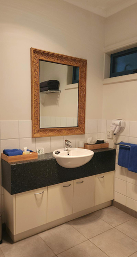 Bathroom 2, Motel On A'Beckett, Bass Coast  Bal