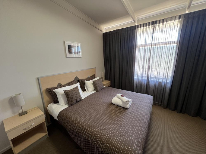Bedroom 2, Highway One Motel, Ceduna