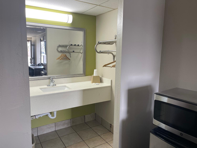 Bathroom, Blue Stone Inn, Fayette
