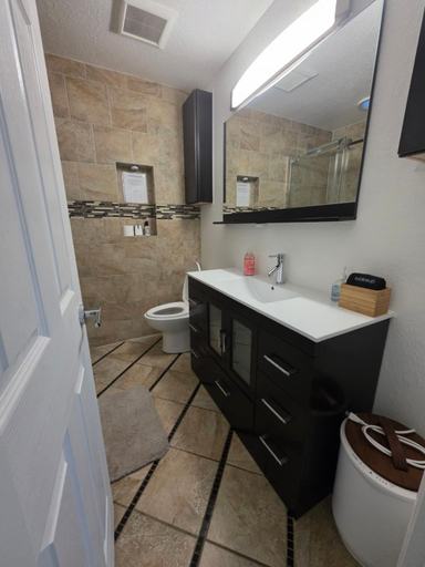 Bathroom 3, Modern/Retro Condo, Guilford