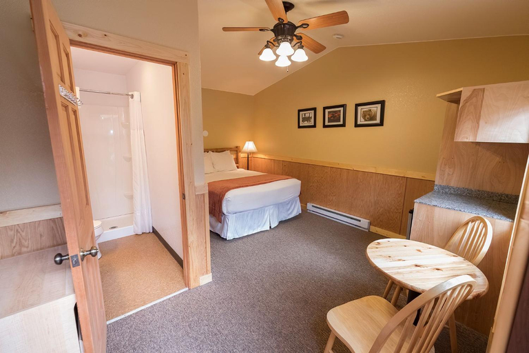 Bedroom 2, McKinley Creekside Cabins, Denali