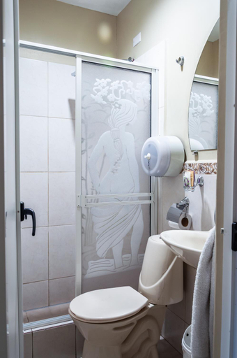 Bathroom 4, Hotel Las Gardenias, Cuenca