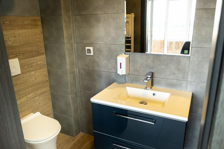 Bathroom 3, Orange Tree Hotel, Będzin