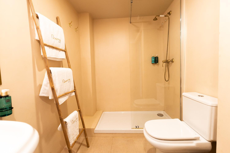Bathroom 4, Rooms by JovA, Alicante