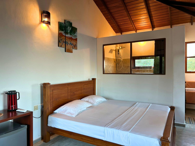 Bedroom 4, Rupas Hotel, Pothuvil