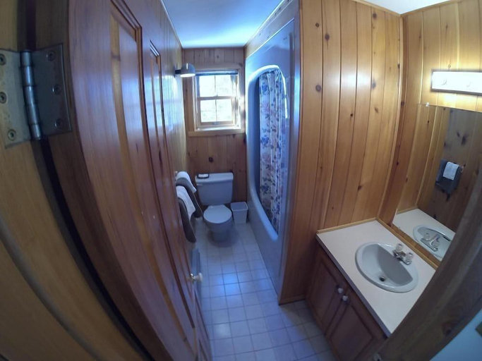 Bathroom 3, Motel Le Fleuron, Matawinie