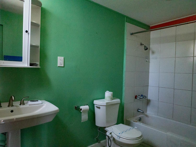 Bathroom 3, 9 Palms Inn, San Bernardino