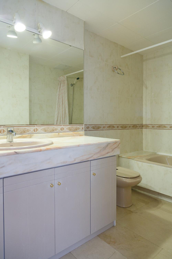 Bathroom, UHC Central Park Apartments, Tarragona