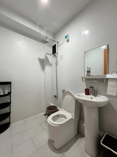 Bathroom 3, Legends Hotel & Restaurant, Lemery