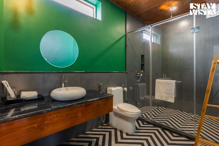 Bathroom 2, StayVista at Serene with Outdoor Bonfire, Solan