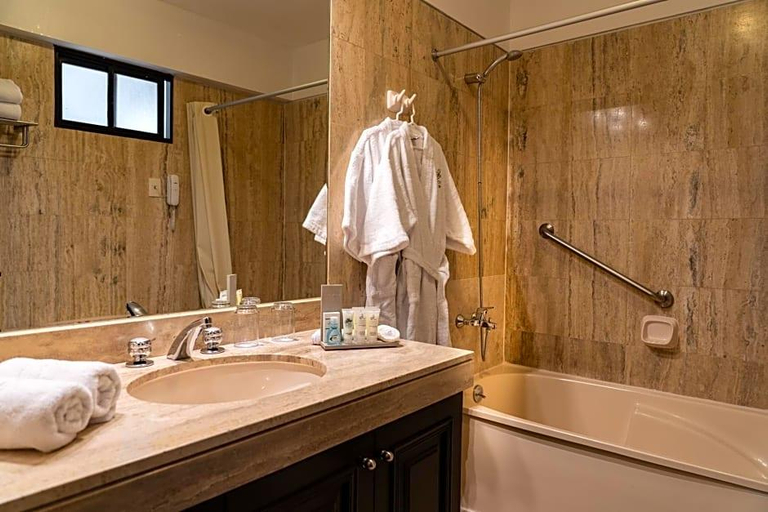 Bathroom 3, Hotel Jose Antonio, Lima