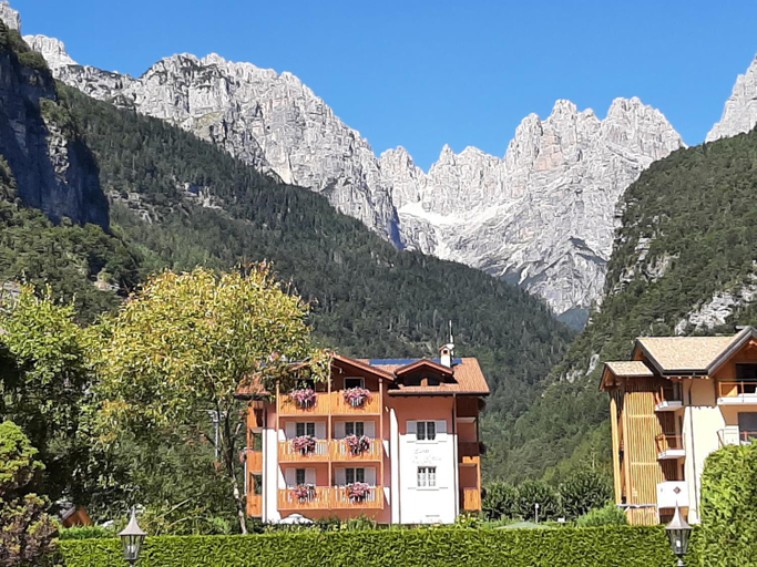Exterior & Views, Hotel Garnì Arnica, Trento