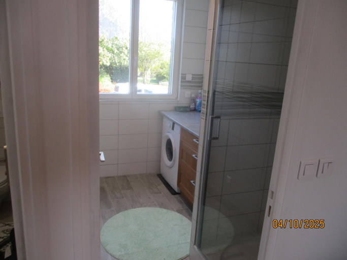 Bathroom 3, Les Gites de Kerroyal, Finistère