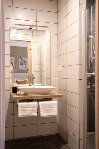 Bathroom 2, Hotel restaurant Vertfeuille, Doubs