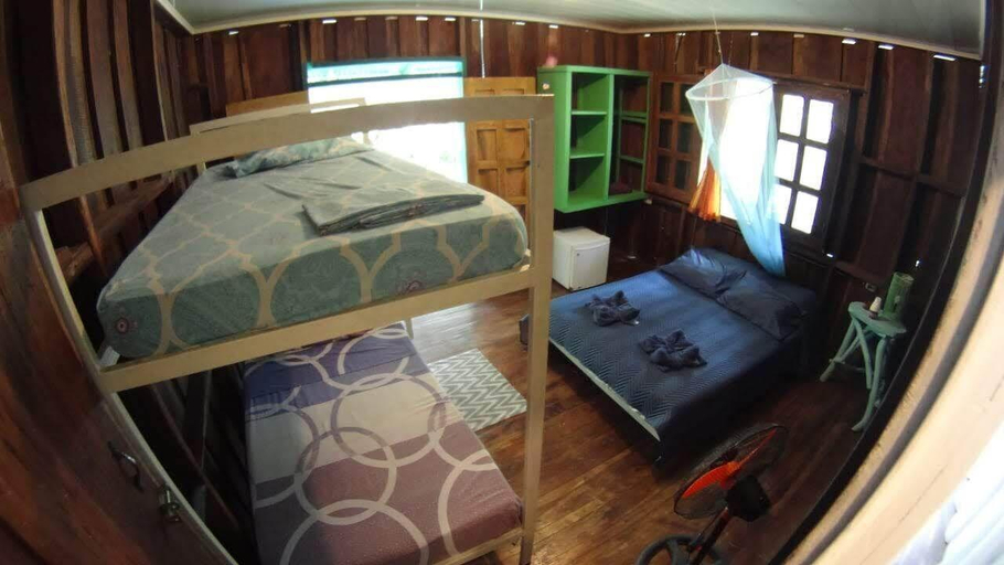 Bedroom 2, Madre Selva Hostel, Talamanca