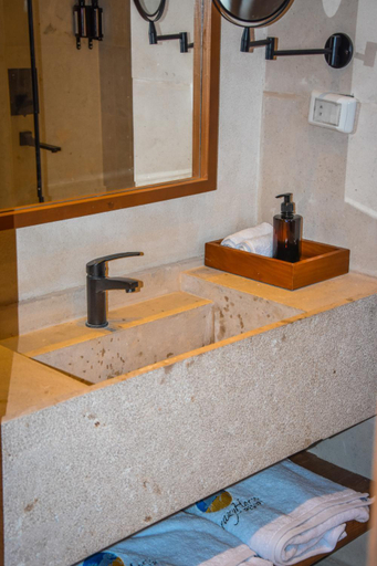 Bathroom 3, Crazy Horse Camp, Nuweiba'