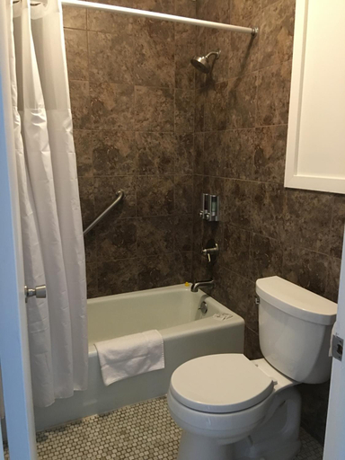 Bathroom, Cardinal Inn, Haywood