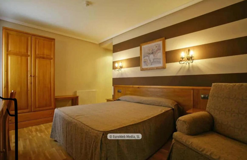 Others 5, Hotel Prida, Asturias