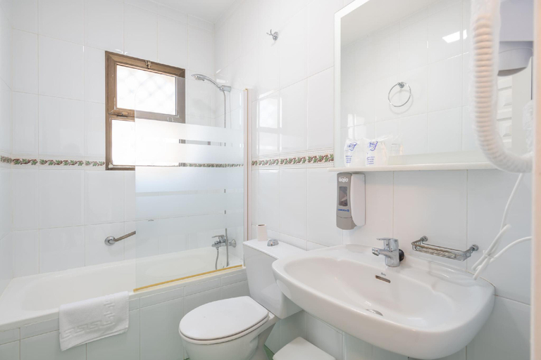 Bathroom 4, Hotel Playamaro, Málaga