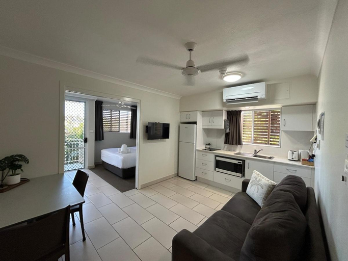 Others 5, Endeavour Inn Emu Park, Livingstone - Pt B