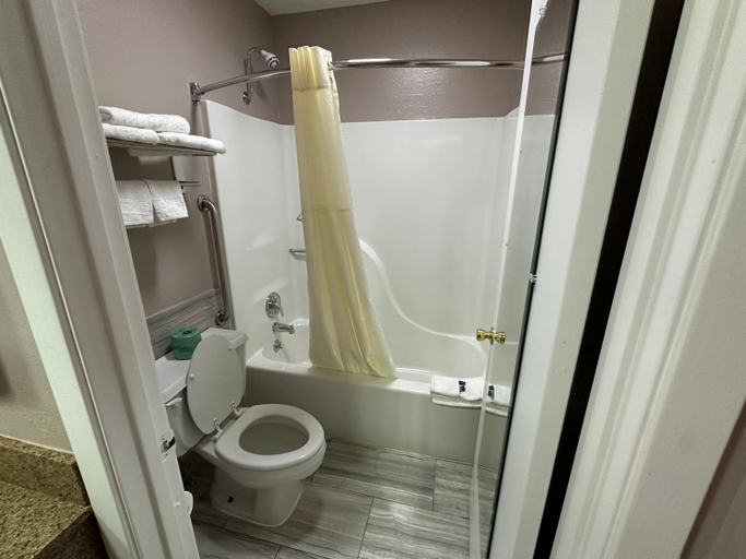 Bathroom 2, The Heritage Inn, Inc, Carroll