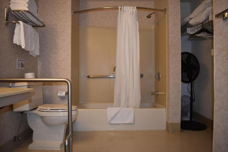 Bathroom, The Beach Cottages, San Diego