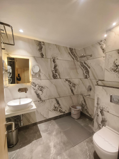 Bathroom 4, Hotel Palace View, Murshidabad