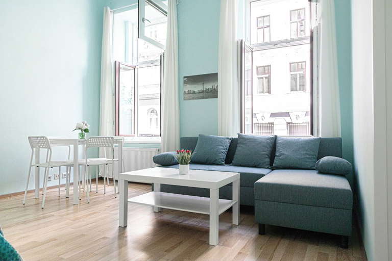 Living area 2, Cute 2BR Apt Near AKH Hospital Central, Wien