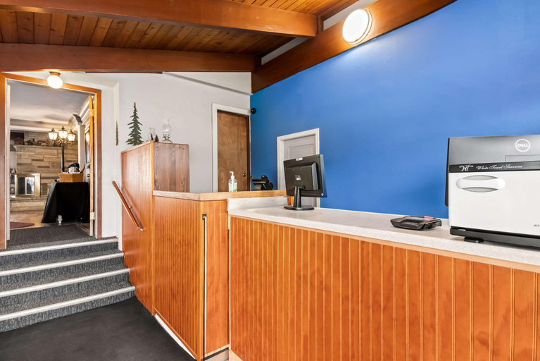 Public Area 2, Rodeway Inn Oscoda, Iosco