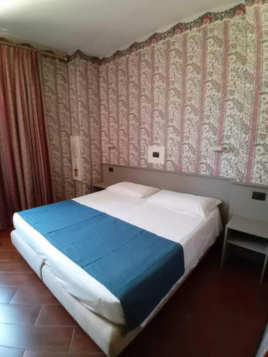 Bedroom 3, Hotel Plaza, Torino