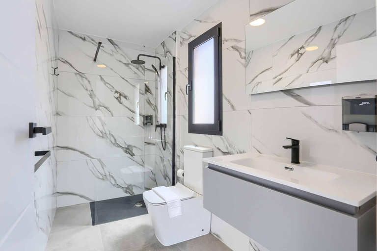 Bathroom 3, Villa Gaudi, Las Palmas