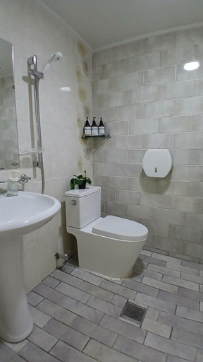 Bathroom 5, Pohang Youngildae Guesthouse, Pohang