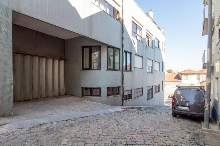 Others 3, Alto da Lapa House w Parking by LovelyStay, Porto